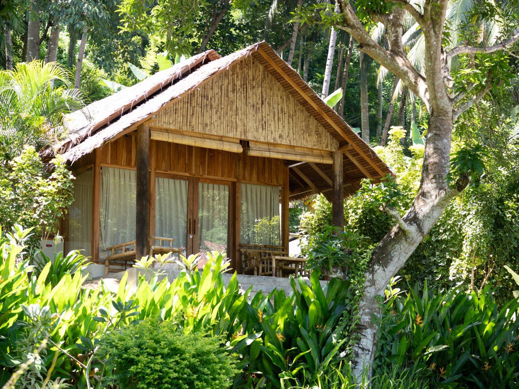 D'Lagoon Dive Resort Bitung Экстерьер фото