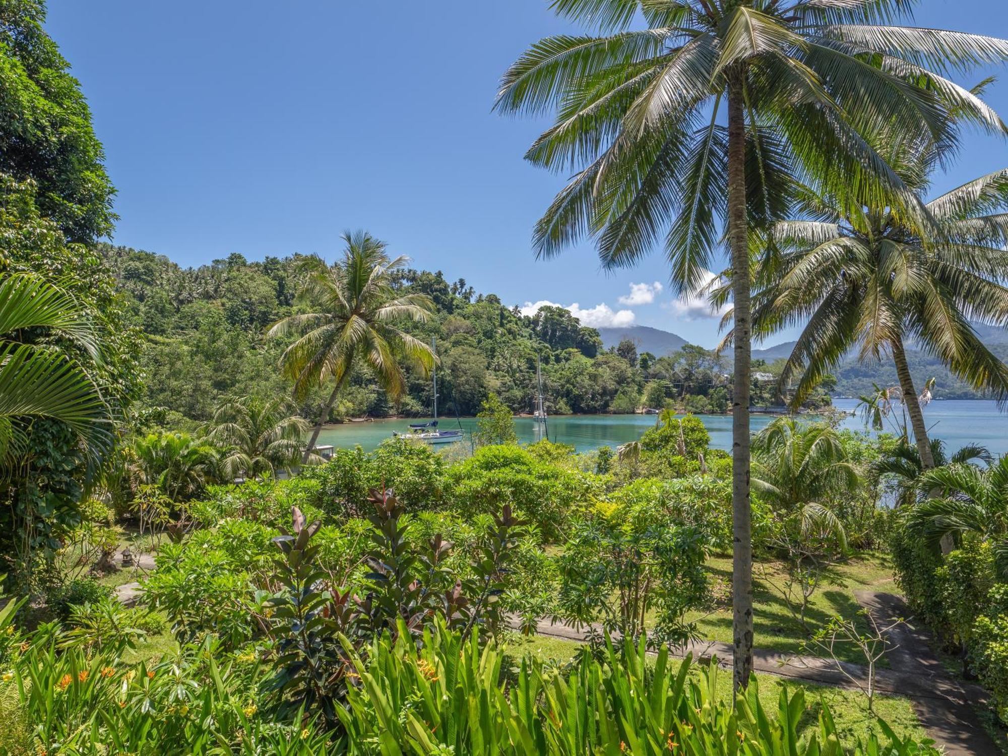 D'Lagoon Dive Resort Bitung Экстерьер фото
